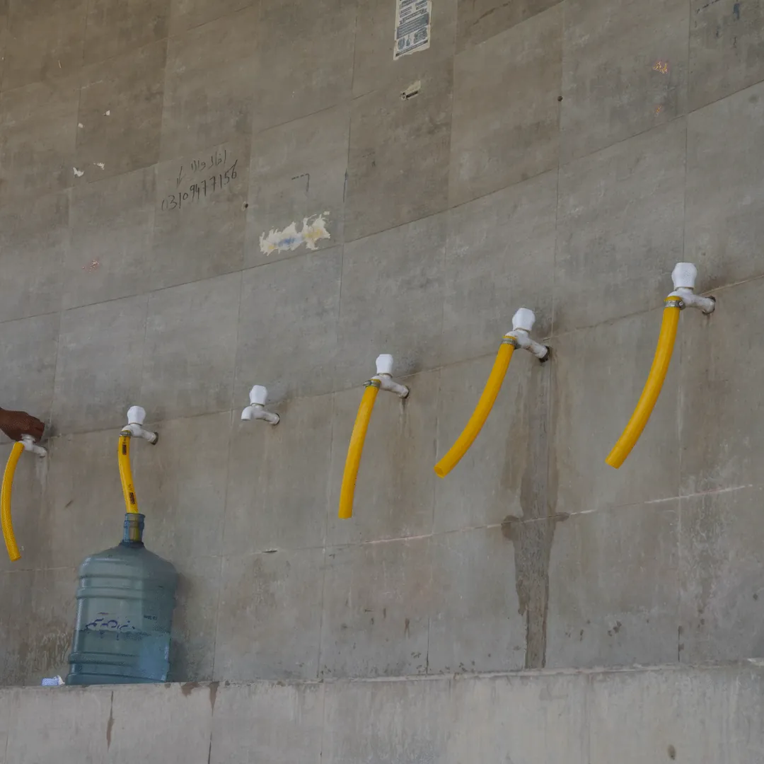 Drinking-water taps along a wall
